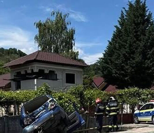 Două persoane rănite, după ce şoferul unui autoturism nu a păstrat distanţa regulamentară faţă de vehiculul din faţă