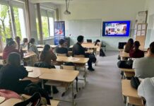 Liceeni din Gorj, în proiectul „Fake News Busters”. Învățați să recunoască știrile false