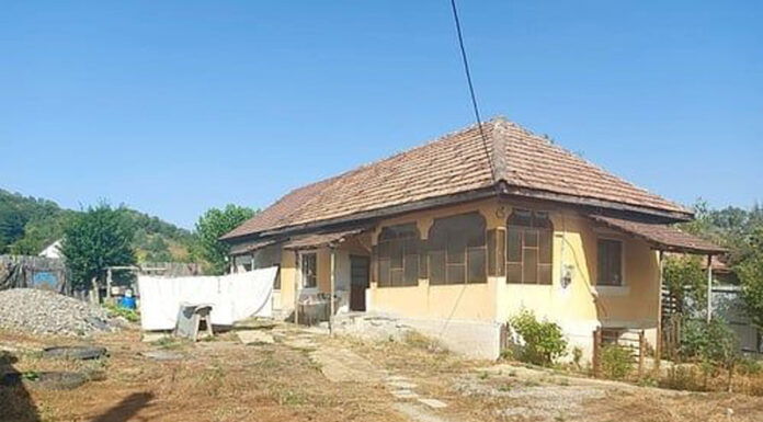 Casă dintr-o comună din Gorj, vândută de ANAF cu tot cu probleme: fără cadastru și încă locuită
