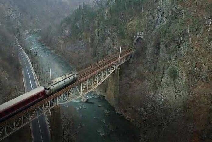 Licitații reluate pentru podurile CFR de pe Valea Jiului
