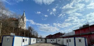 Trei ani de la cutremurele din Gorj. Zeci de oameni trăiesc încă în containere