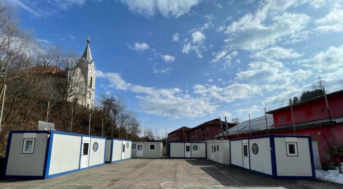 Trei ani de la cutremurele din Gorj. Zeci de oameni trăiesc încă în containere