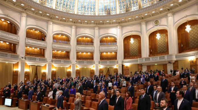 În ce mâini ajunge puterea în România! Cine câștigă bătălia cu Bolojan și USR