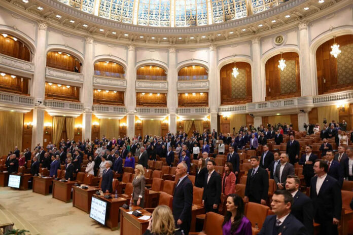 În ce mâini ajunge puterea în România! Cine câștigă bătălia cu Bolojan și USR