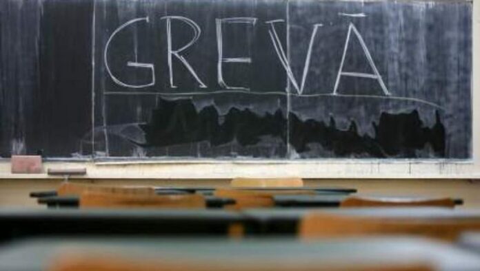 Criza politică amână greva profesorilor: „Nu avem cu cine negocia”