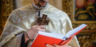 Posturi de preot, scoase la concurs în două parohii din Gorj