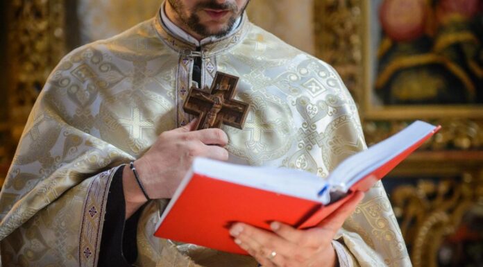Posturi de preot, scoase la concurs în două parohii din Gorj