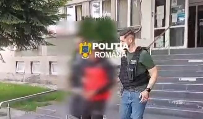 VIDEO: Elev din Tismana, arestat după ce și-a tăiat colega cu un cuțit
