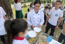 Live cooking, de Ziua Porților Deschise, la Colegiul Economic din Târgu Jiu