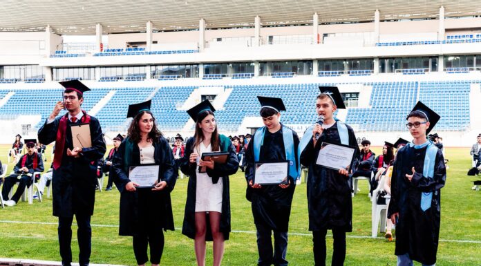 Șase șefi de promoție cu media 10 la un colegiu din Gorj