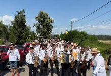 Acasă la Brâncuși, mii de români au sărbătorit autenticitatea și tradiția