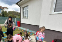 Școlarii și preșcolarii din Novaci, cu Caravana Reciclării Creative – Educație