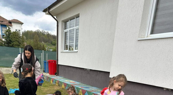 Școlarii și preșcolarii din Novaci, cu Caravana Reciclării Creative – Educație