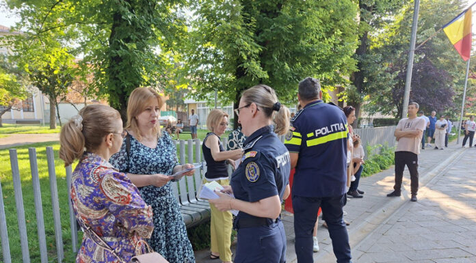 VIDEO: Polițiștii, alături de copii în prima zi a Evaluării Naționale