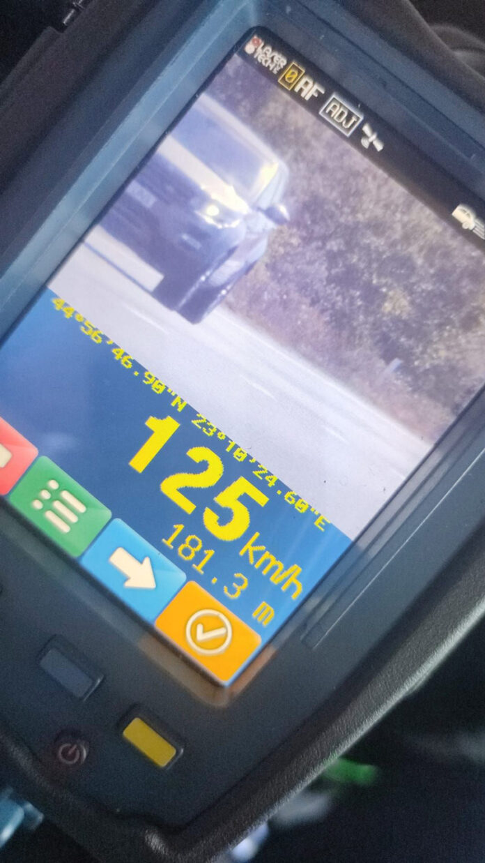 Șofer prins cu 125 km/h, într-o zonă cu limită de 50