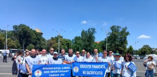 Profesori din Gorj protestează la București