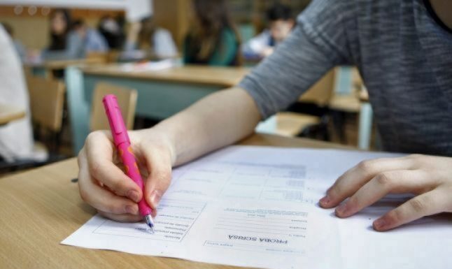 Bacalaureat cu emoții. Examen din salonul de spital, eliminare și o probă amânată din cauza caniculei