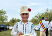 Trofeul festivalului de la Ciuperceni, obținut de un concurent din Dolj