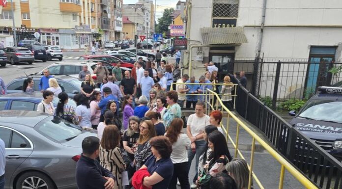 A treia zi de protest la Finanțe Gorj. Angajații au oprit complet lucrul