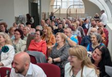 Umoriștii Cenaclului gorjean „Hohote”, premiați la Iași