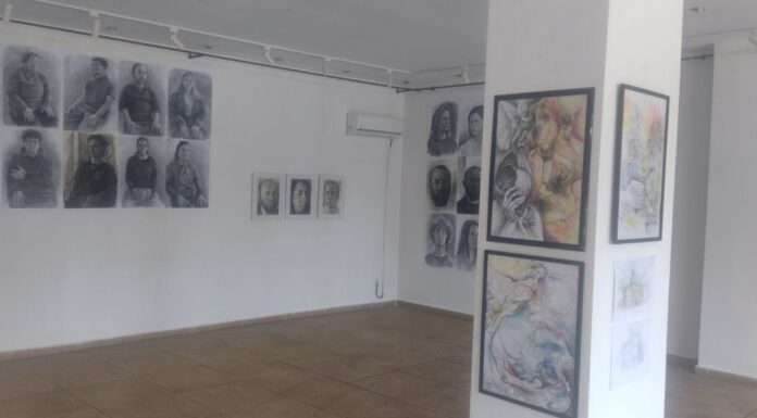 Expoziția de grup ,,ARTElierul nostru” își așteaptă vizitatorii la sediul Galeriilor Municipale de Artă ,,Constantin Brâncuși” din municipiul Târgu Jiu