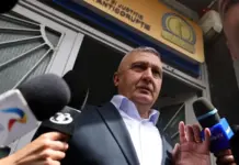 Generalii puși sub acuzare se retrag sub presiunea procurorilor