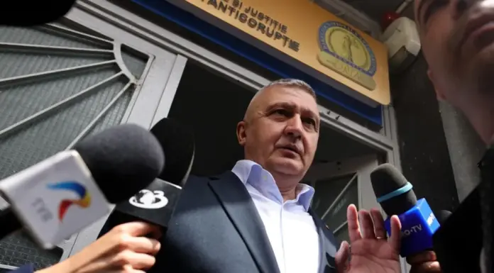 Generalii puși sub acuzare se retrag sub presiunea procurorilor