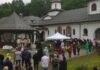 Mănăstirea «Sfânta Treime» de la Strâmba-Jiu (Turceni-Gorj) şi-a sărbătorit hramul – ,,Această sfântă mănăstire ocrotită de «Sfânta Treime», putem spune că ocroteşte şi satul acesta, şi împrejurimile, ca şi pe cei care îi calcă pragul…”!