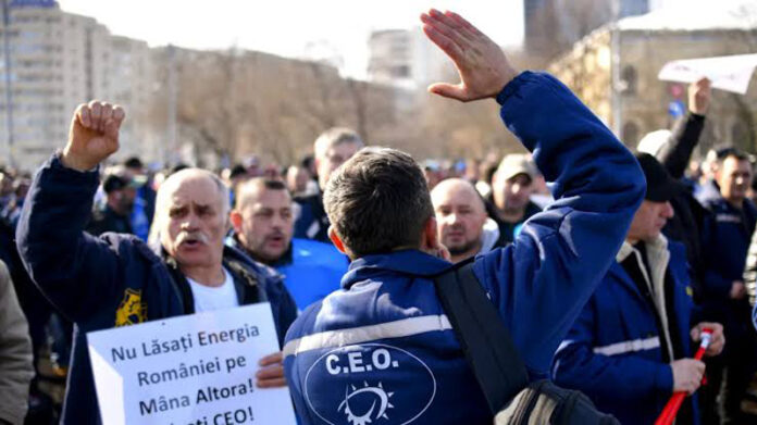 Ultimatum pentru șefii CE Oltenia! Angajații companiei sunt în pericol să nu mai poată ieși la pensie