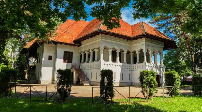 Expoziție a elevilor de la Palatul Copiilor din municipiul Târgu-Jiu, deschisă la sediul Muzeului Național ,,Constantin Brâncuși”