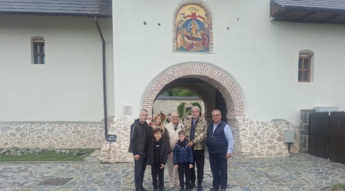 Adrian Năstase, în vizită la Polovragi alături de familie