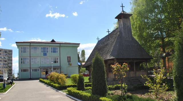 Absolvenții secțiunii ,,Patrimoniu” a Liceului Teologic din municipiul Târgu-Jiu și-au prezentat creațiile artistice la Pavilion Art360