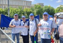 Protest al profesorilor la Parlament. Peste 160.000 de semnături pentru schimbări în educație