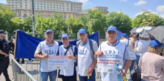 Protest al profesorilor la Parlament. Peste 160.000 de semnături pentru schimbări în educație