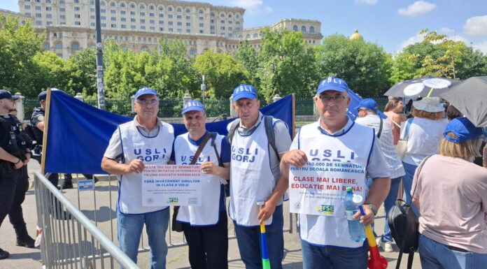 Protest al profesorilor la Parlament. Peste 160.000 de semnături pentru schimbări în educație