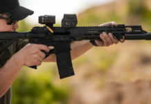 Puștile Kalașnikov, înlocuite cu arme americane la UM Sadu