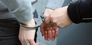 Târgujian bătut cu pumnii și picioarele pe strada Unirii. Un bărbat de 39 de ani a fost reținut