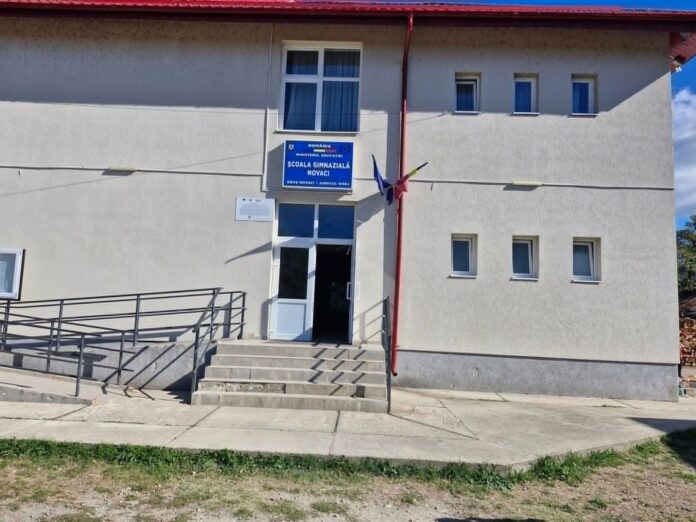 Sală de sport, bibliotecă și teren de minifotbal pentru elevii din Novaci