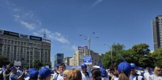 Sindicaliștii din educație ies în stradă. Peste 160.000 de semnături, depuse la Parlament