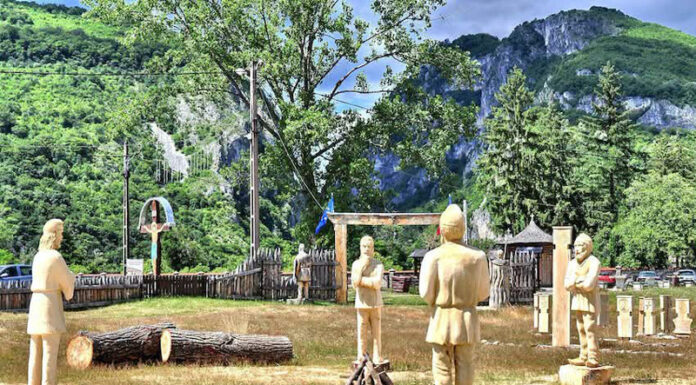 Polovragi: Debutează o nouă ediție a Taberei de sculptură în lemn