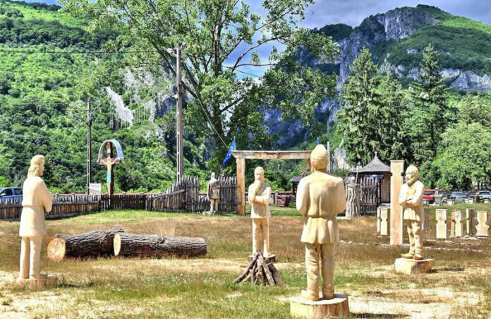 Polovragi: Debutează o nouă ediție a Taberei de sculptură în lemn