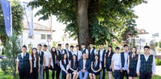 Ultimul clopoţel pentru absolvenţii clasei a VIII-a B, Școala Gimnazială Novaci