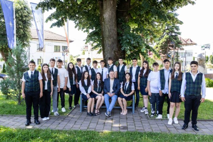 Ultimul clopoţel pentru absolvenţii clasei a VIII-a B, Școala Gimnazială Novaci