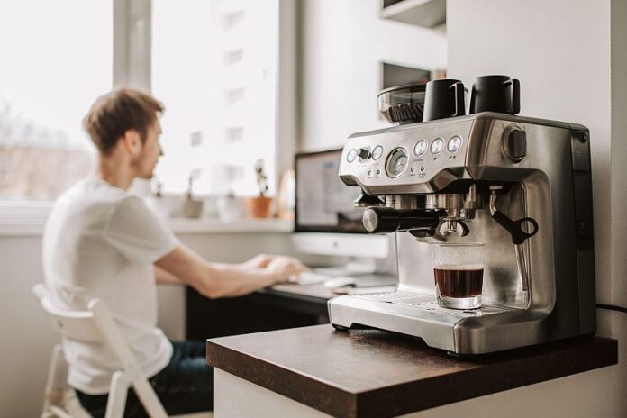 Espressor cu capsule, manual sau automat? Cum știi care este alegerea cea mai potrivită pentru tine?