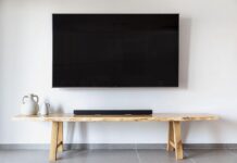 Soundbar sau home cinema: ce alegi când televizorul tău merită mai mult decât sunetul din boxele lui