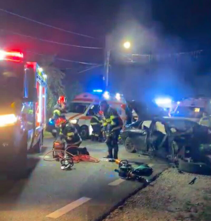 Adolescent mort şi alţi patru tineri răniţi, într-un accident grav în comuna Lelești