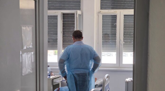 Târgu Jiu: Doi elevi au susținut examenul de Bacalaureat din spital