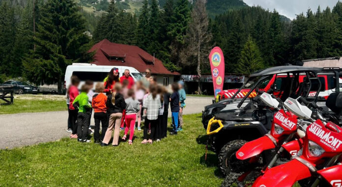 Copiii din taberele școlare învață să fie salvatori la Rânca