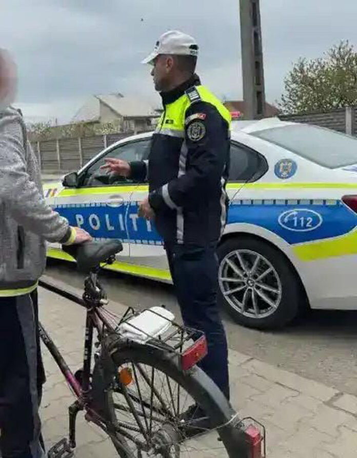 Bicicliștii, conducătorii de trotinete electrice și pietonii, verificați de polițiști