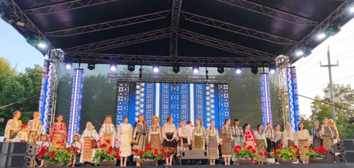 Colecția de ii care a cucerit Europa, adusă la Hobița, în deschiderea Festivalului RomânIA Autentică